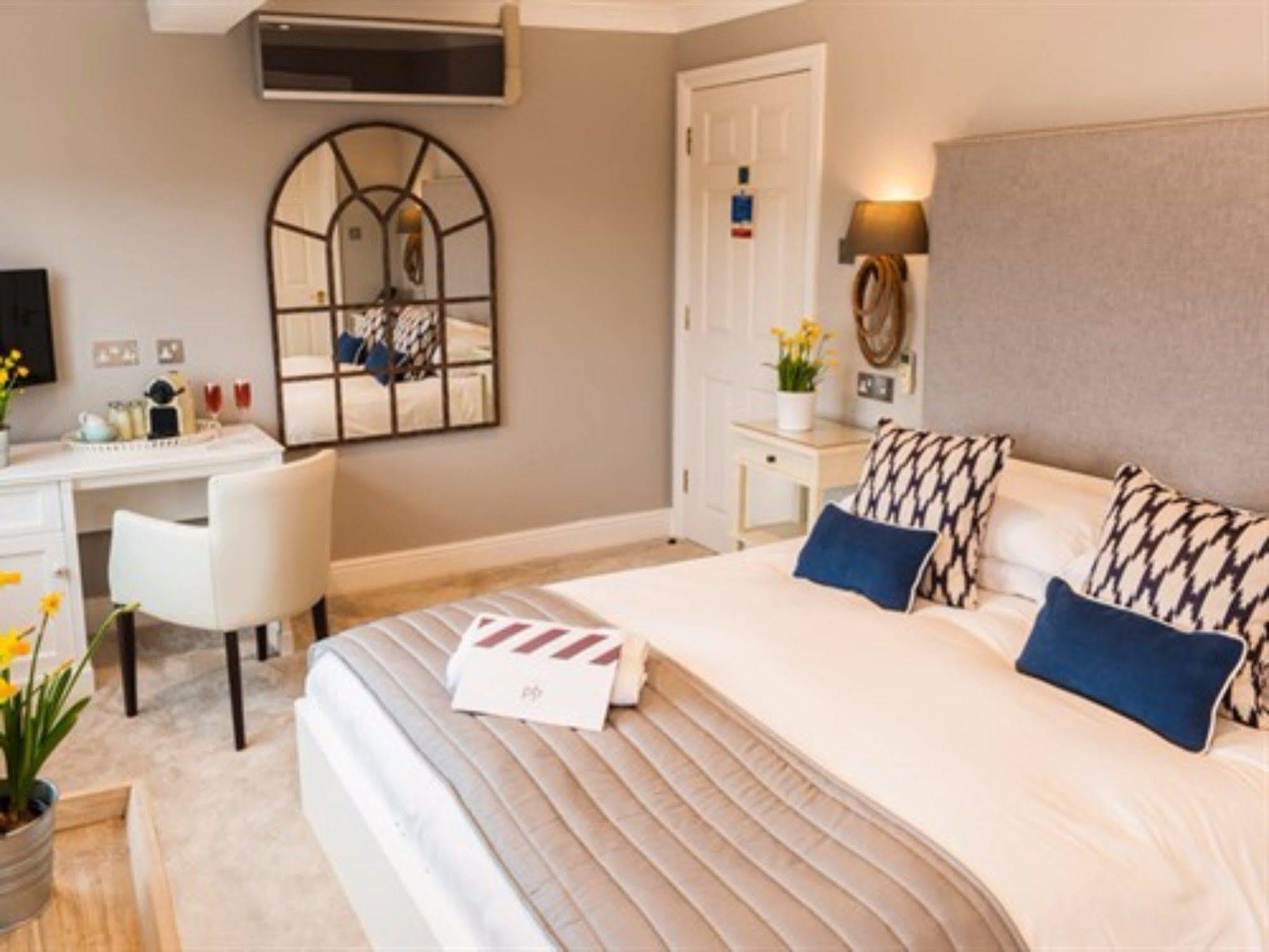 Pebble Beach Seaview Restaurant & Rooms Нью Милтон Экстерьер фото